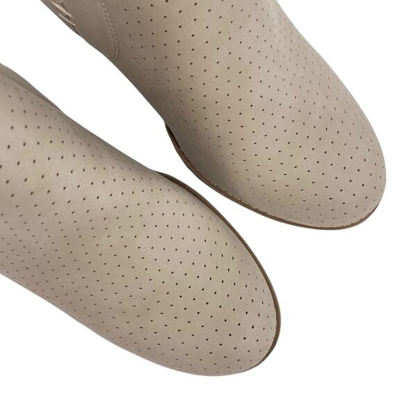 DOLCE VITA Gerdy Ankle Wedge Bootie Heel in Beige Size 8.5 Pull On Perforated - Picture 2 of 6